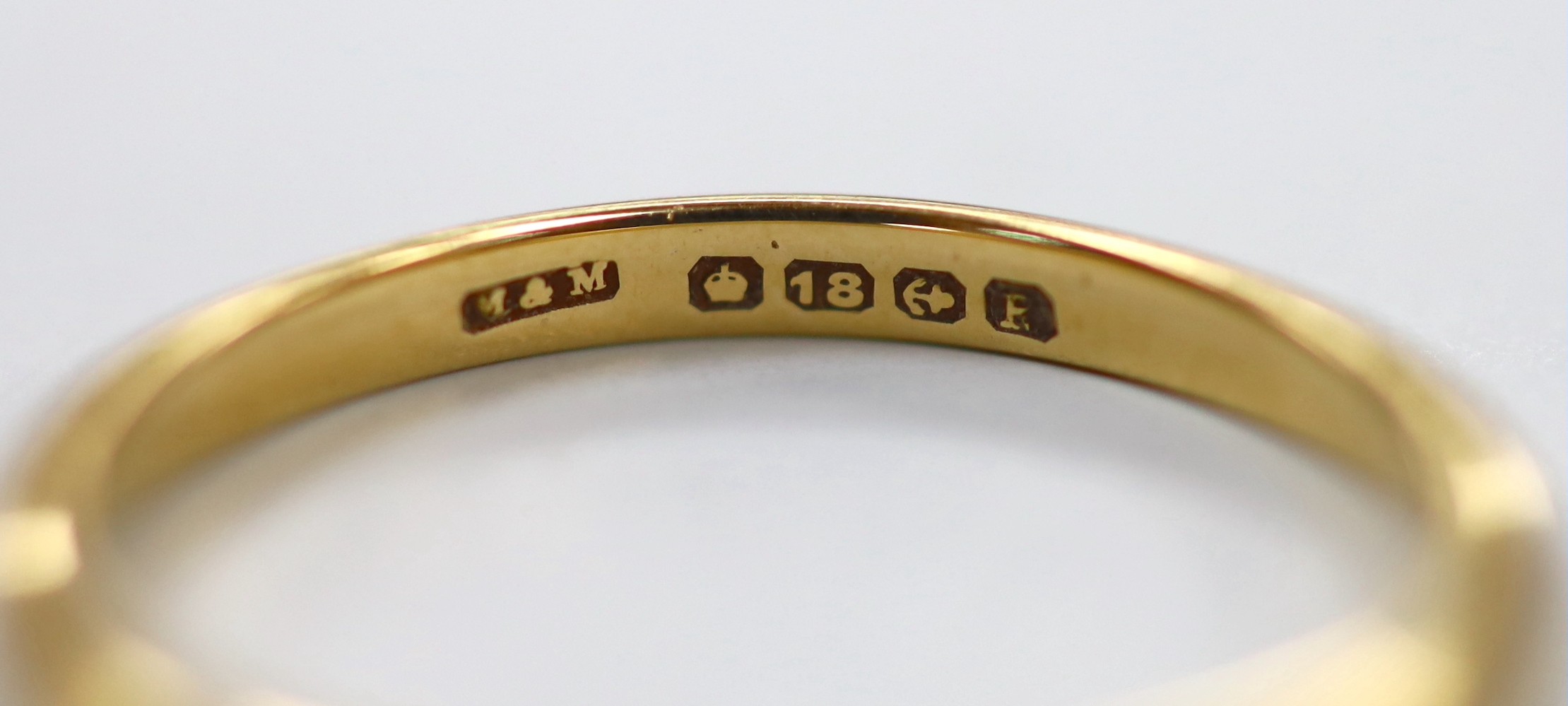 A 1940's 18ct gold wedding band, size R, 2.2 grams.